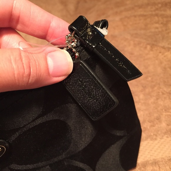 NWOT Coach satin nylon logo zip clutch - Picture 3 of 3